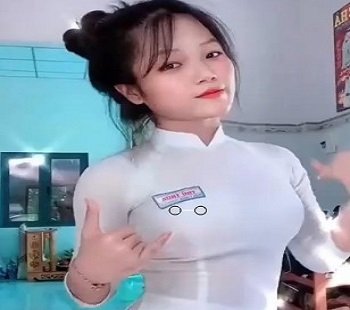 Em gái THPT thủ dâm sướng chảy nước